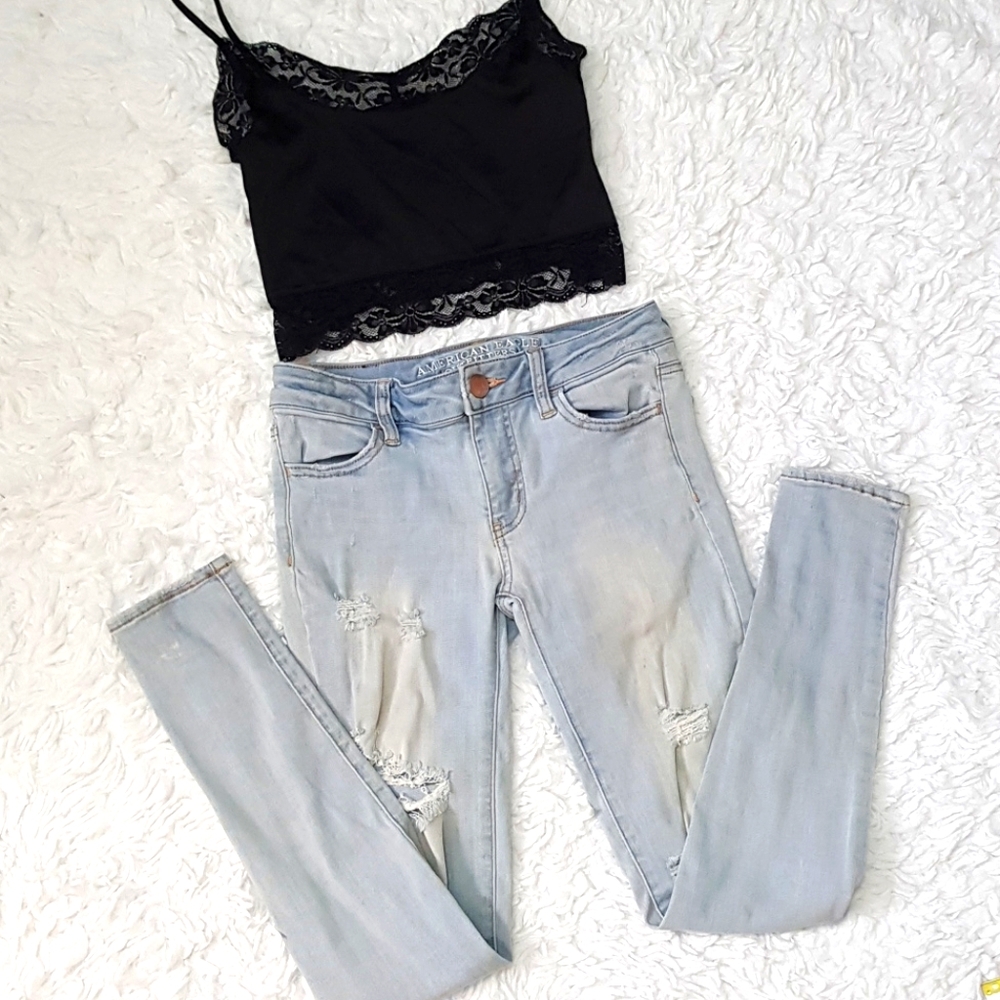 AE DISTRESSED LIGHT WASH Y2K LOW RISE JEGGINGS